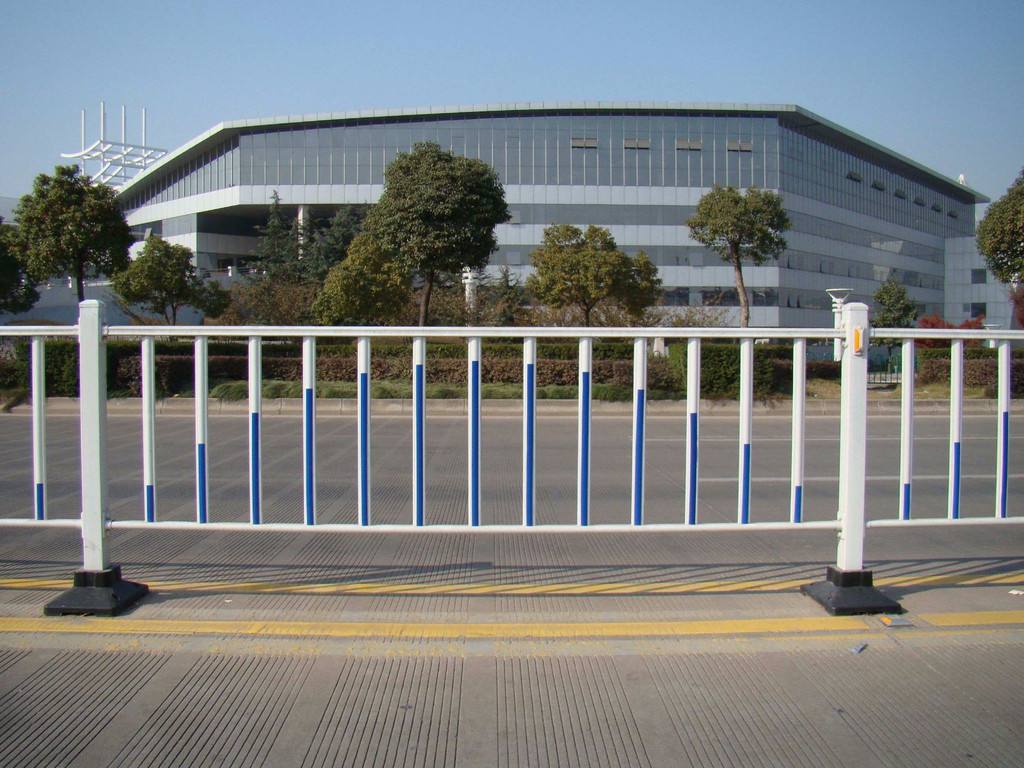 道路護(hù)欄價格